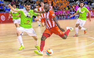 Ique un pivot por el que O Parrulo soñaba para su plantilla