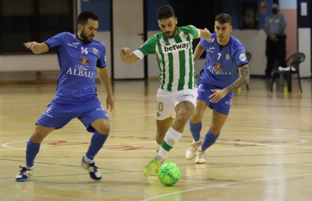 El Viña Albali Valdepeñas vence con autoridad al Real Betis ( 1 – 6 )