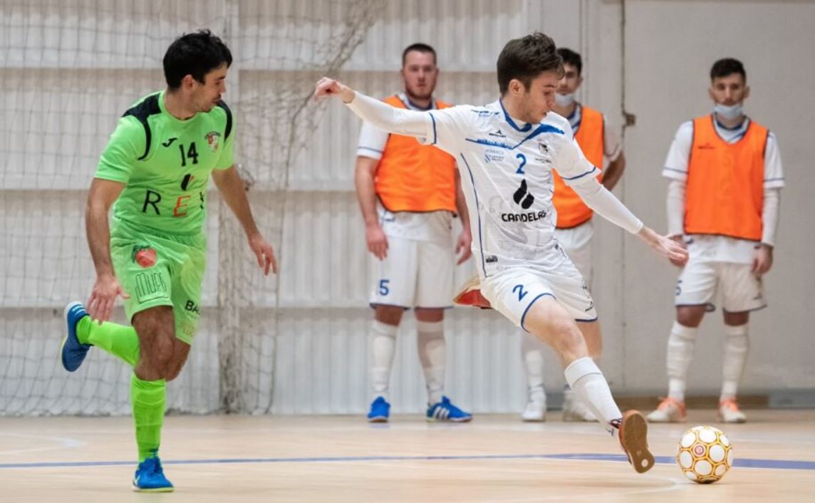 Café Candelas O Parrulo ¨B ¨ debuta con victoria ante el Universidad de Valladolid  ( 1 – 2 )