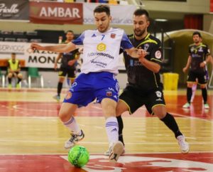 O Parrulo Ferrol no puede con el muro defensivo del Fútbol Emotion Zaragoza