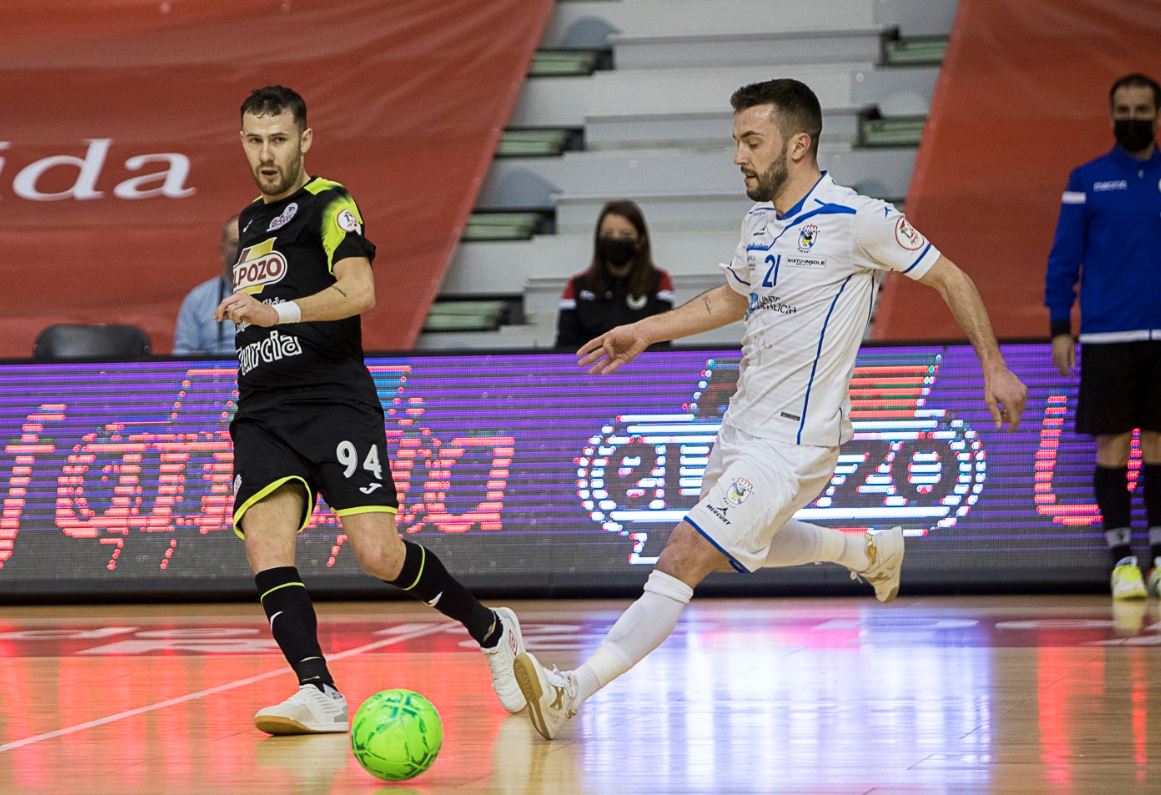 Kevin Chis da un punto de oro al            O Parrulo ante Elpozo Murcia ( 4 – 4 )