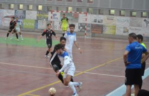 O Parrulo Ferrol tuvo su primer test en Xove , donde careció de gol  (  4 – 2 )