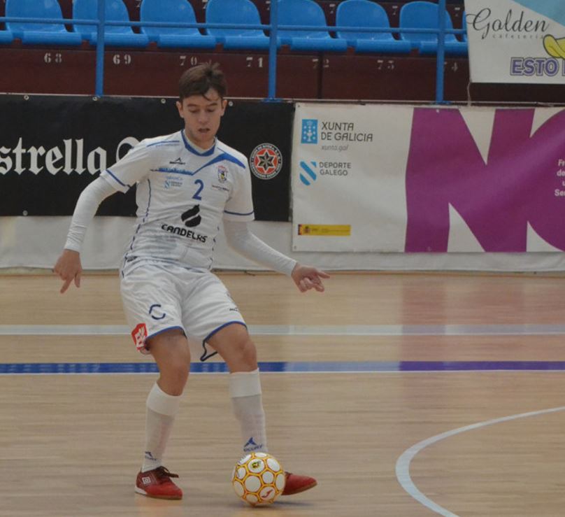 Álex Naveira, jugador mas valorado del Café Candelas O Parrulo ante A Estrada Futsal