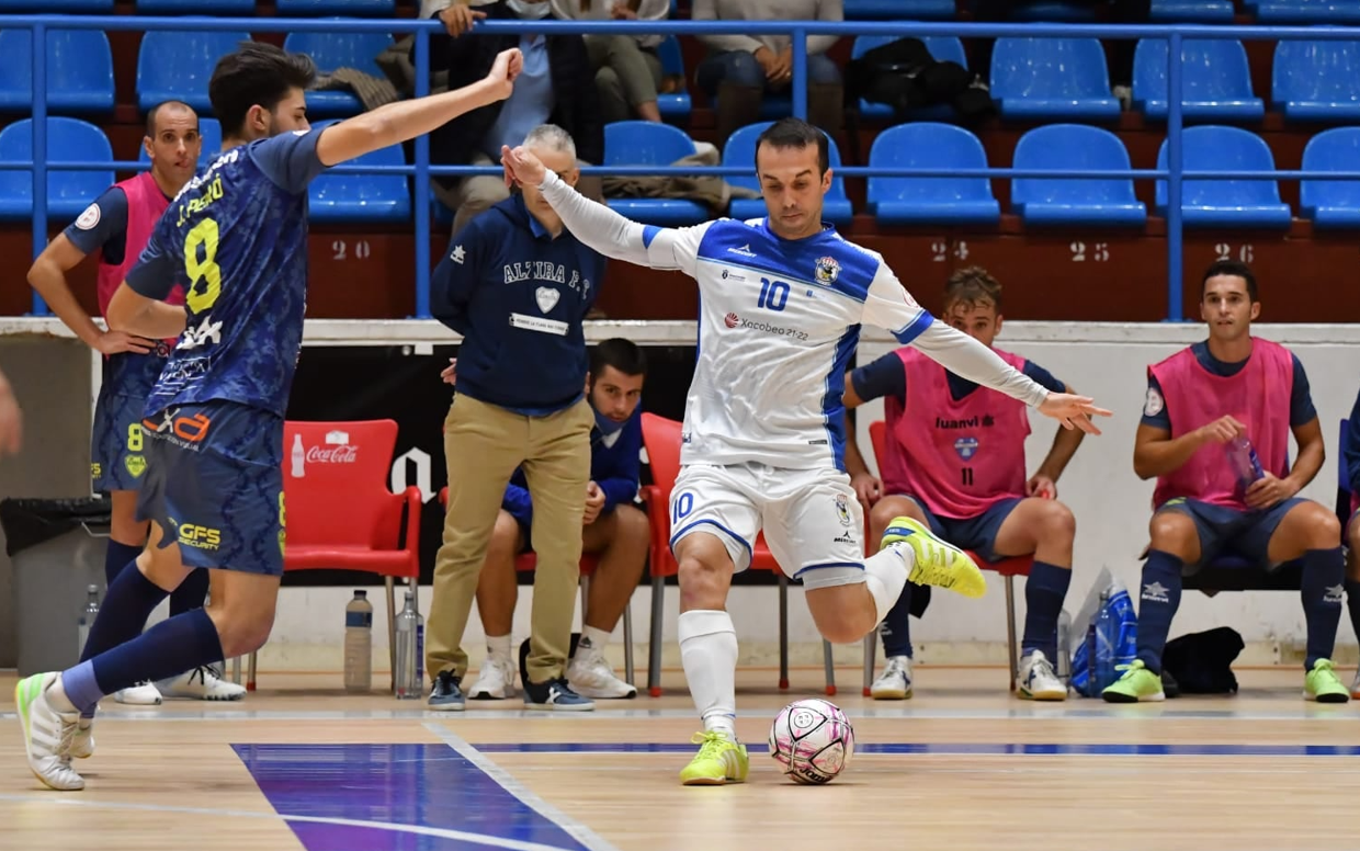 Adri, elegido mejor jugador del O Parrulo Ferrol ante el Family Cash Alzira
