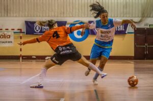 Viaxes Amarelle se lleva el derbi ante el Marin Futsal